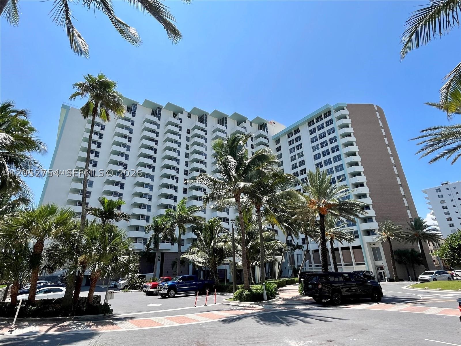 2899 Collins Ave 724 — photo