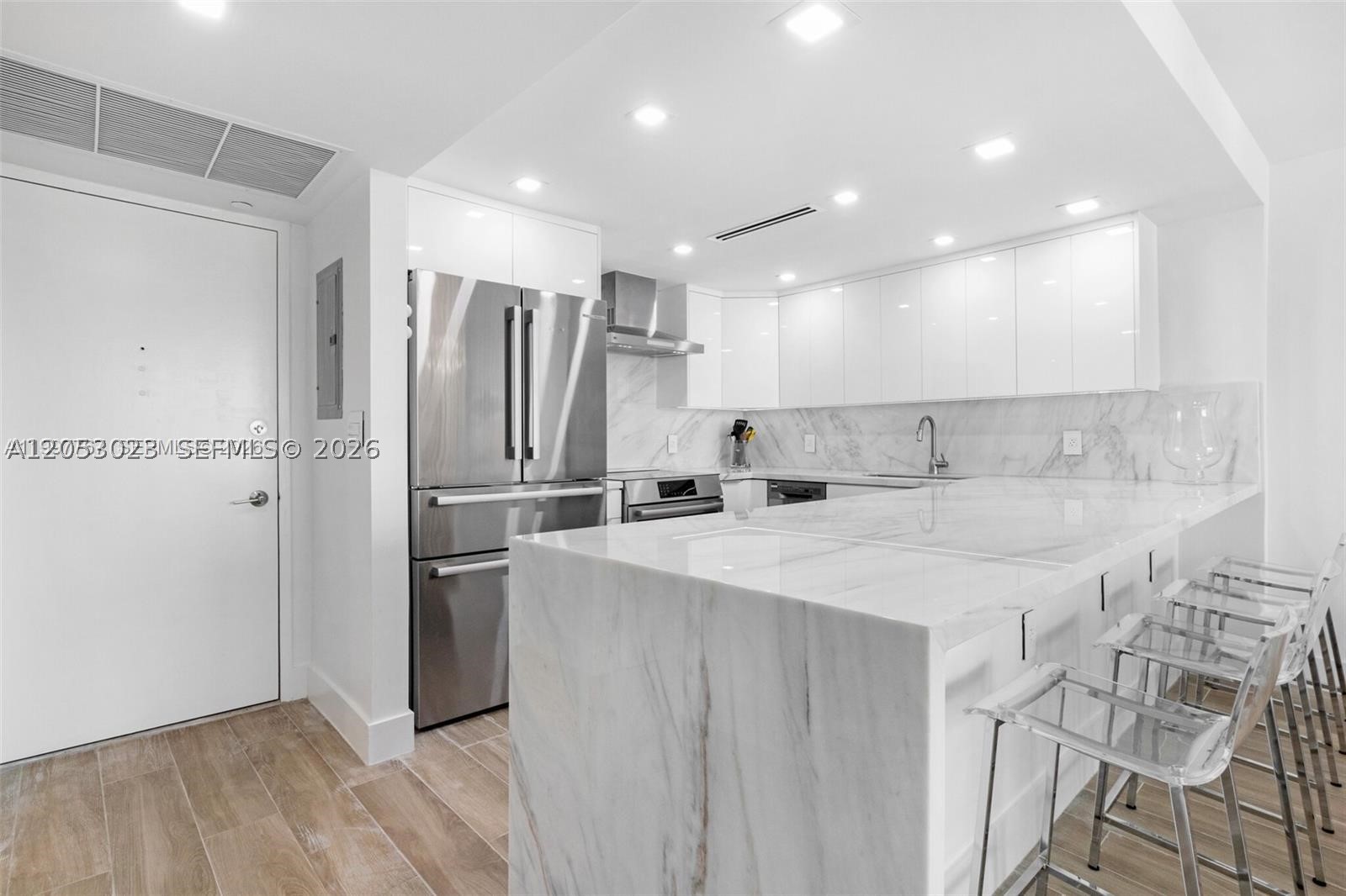5701 Collins Ave 1707 — photo