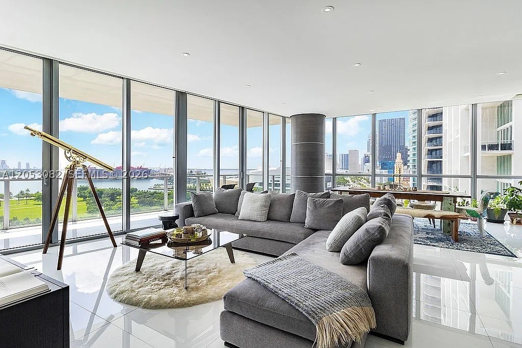 1100 Biscayne Blvd 1501 — photo