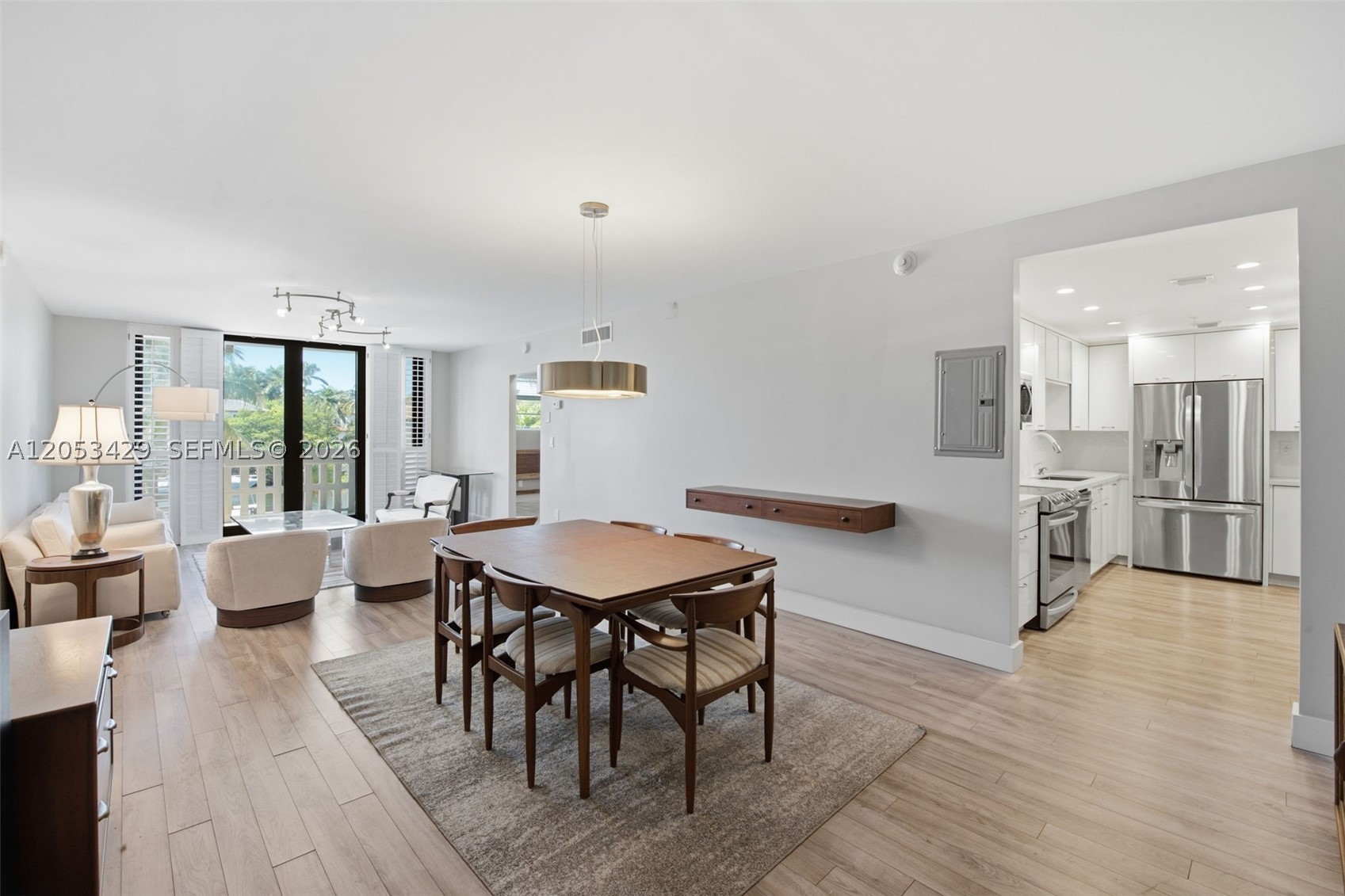 90 Edgewater Dr 225 — photo