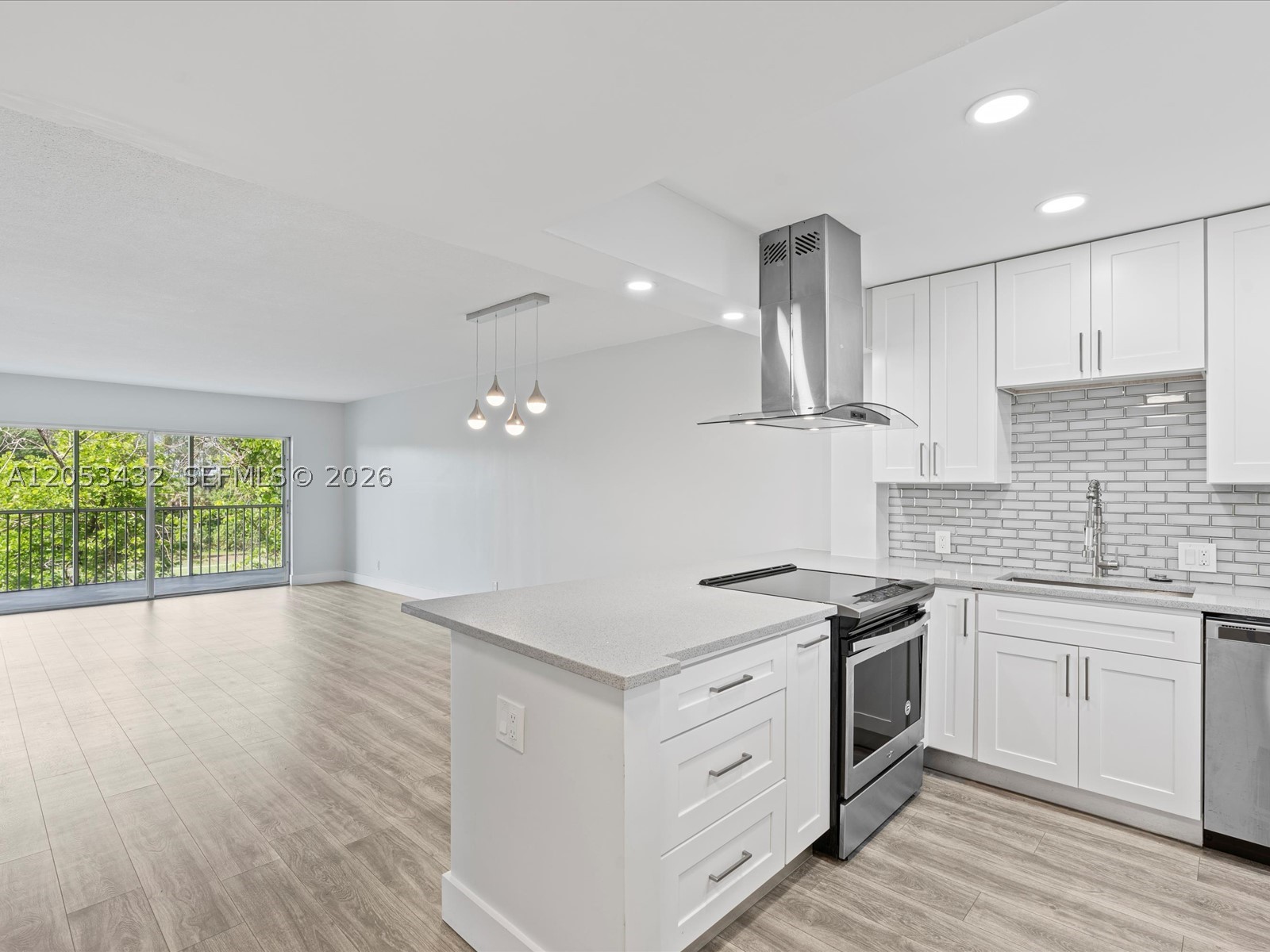 3150 N Palm Aire Dr 406 — photo