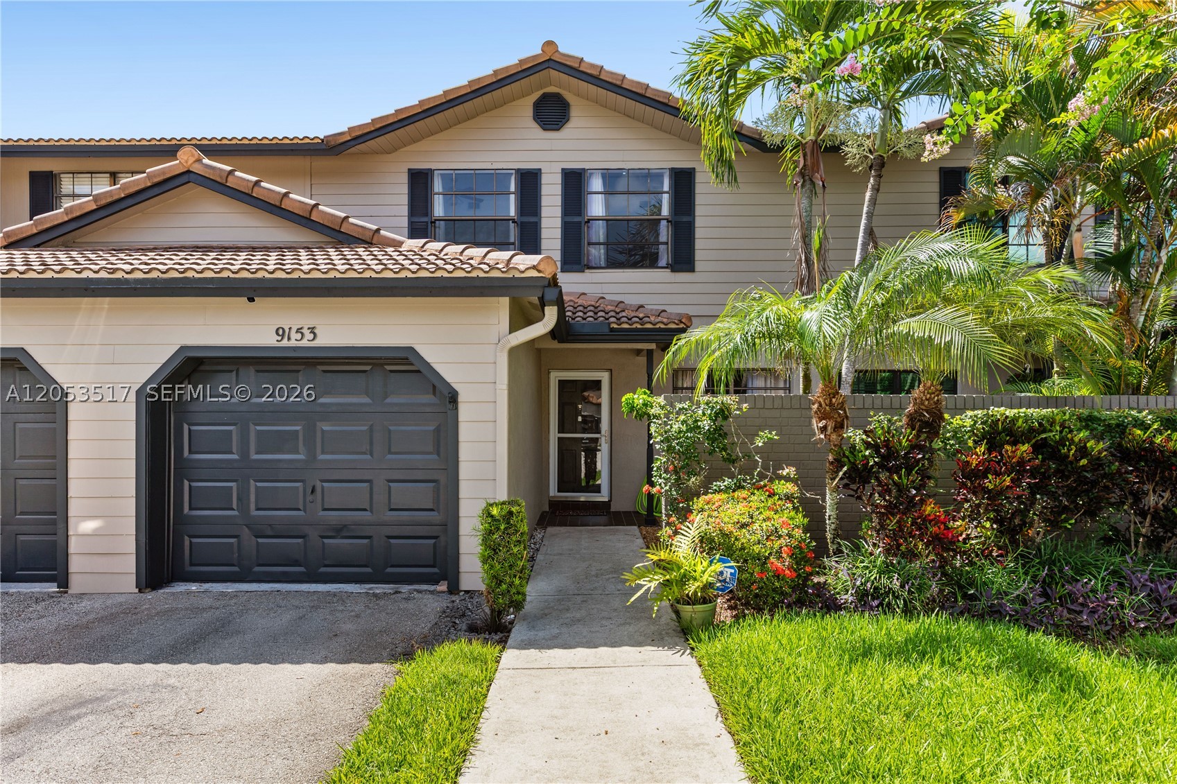 9153 Vineyard Lake Dr — photo