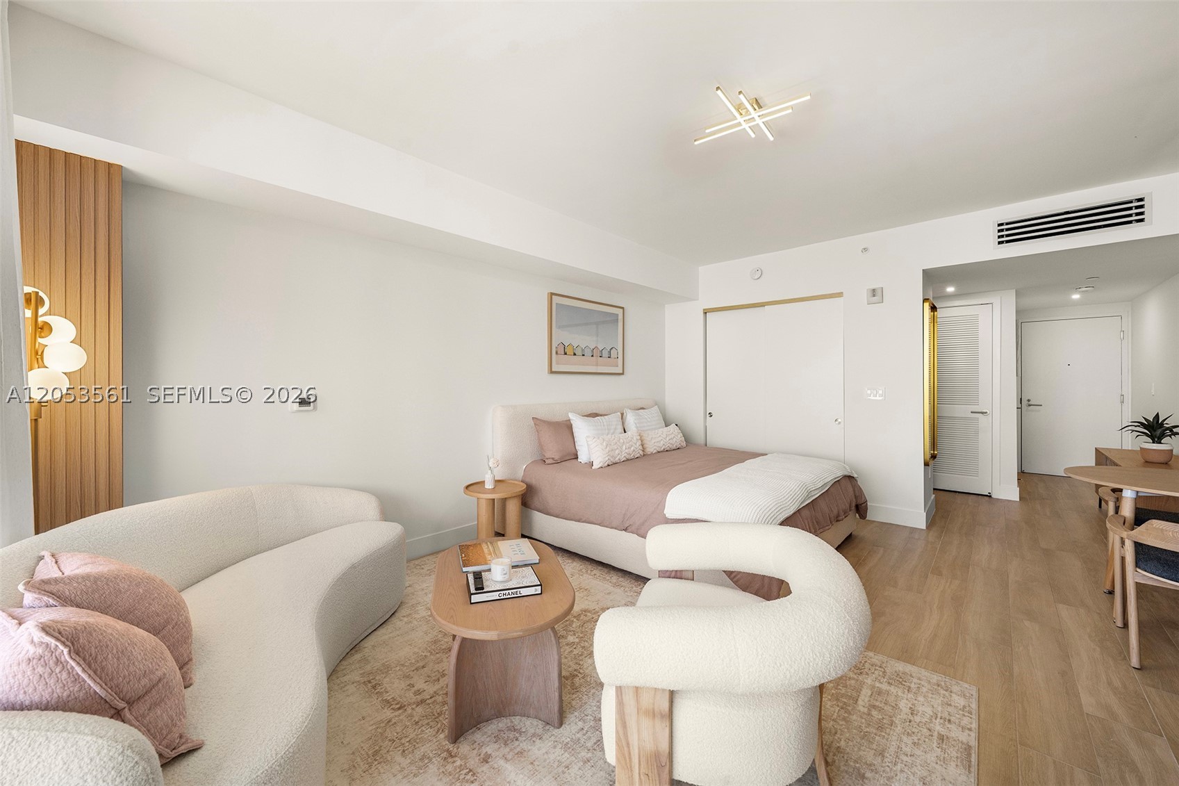 90 NE 32 St 720 — photo