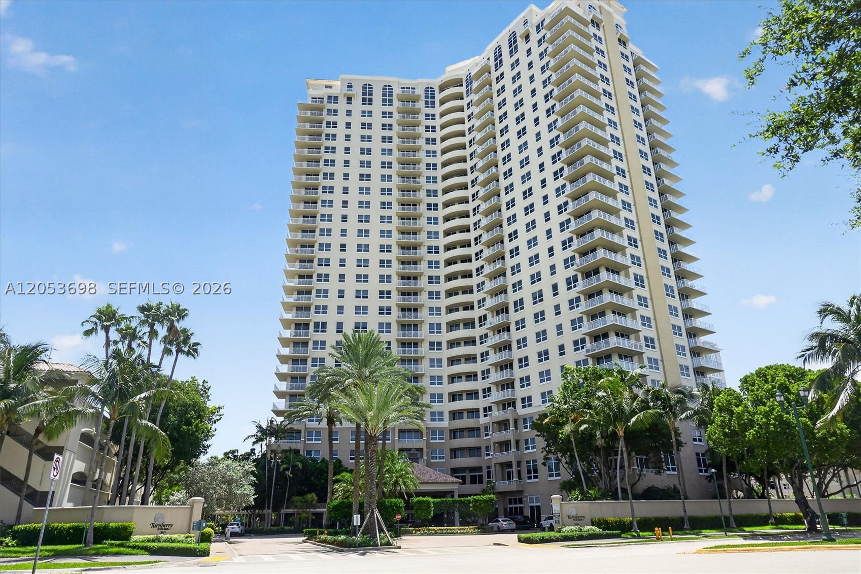 19501 W Country Club Dr 2401 — photo