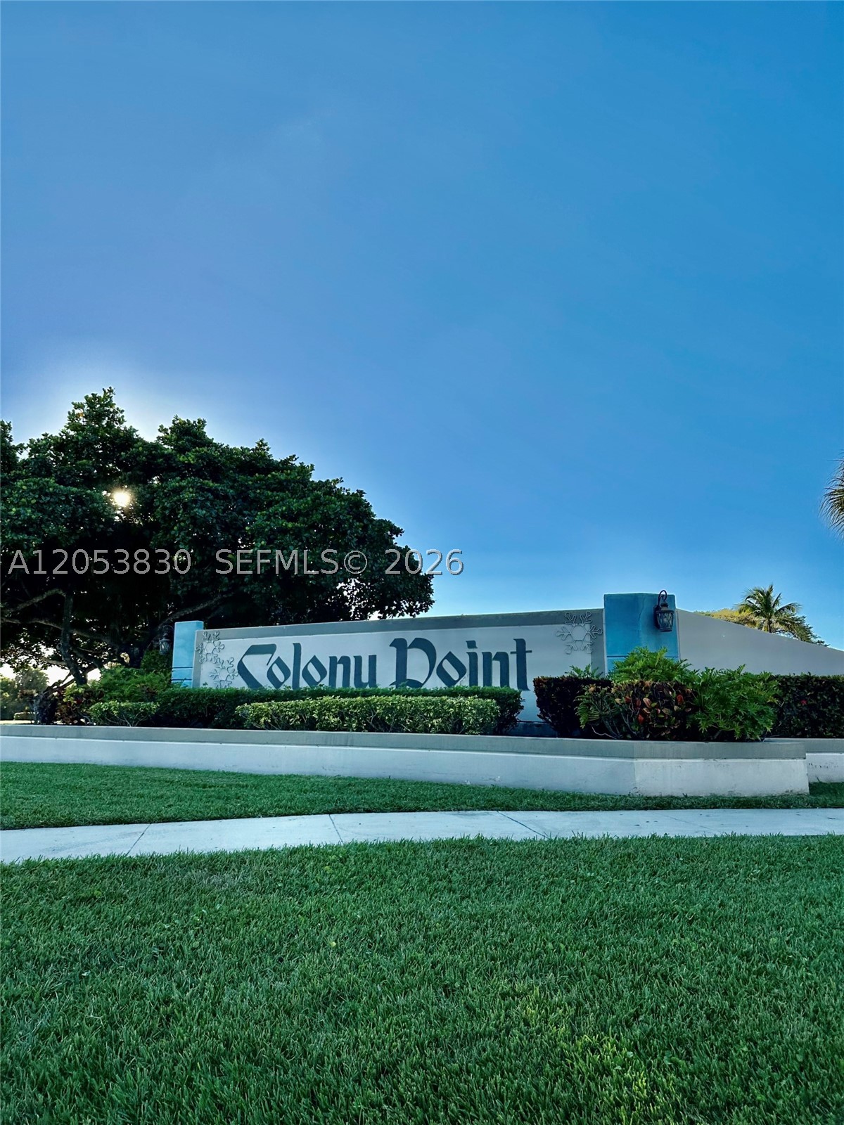 1000 Colony Point Cir 303 — photo