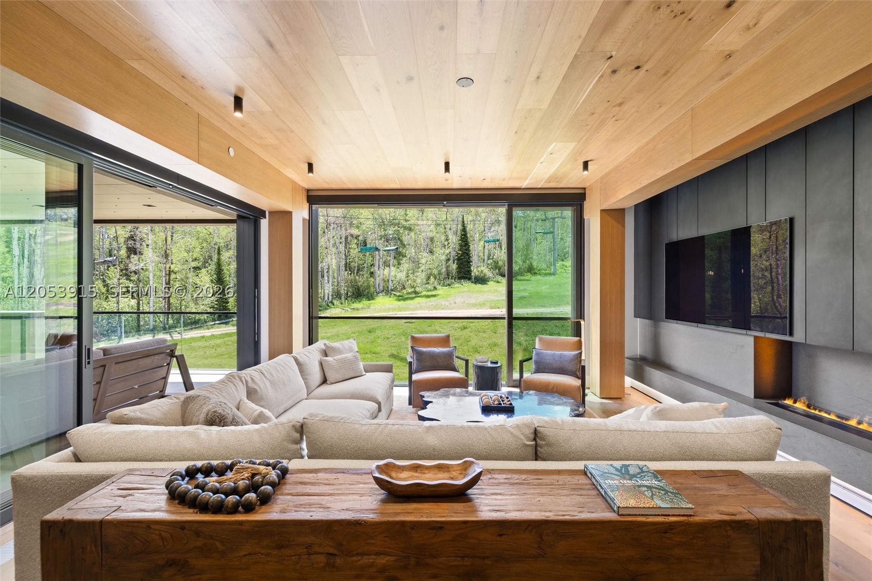 180 Wood 402 — photo