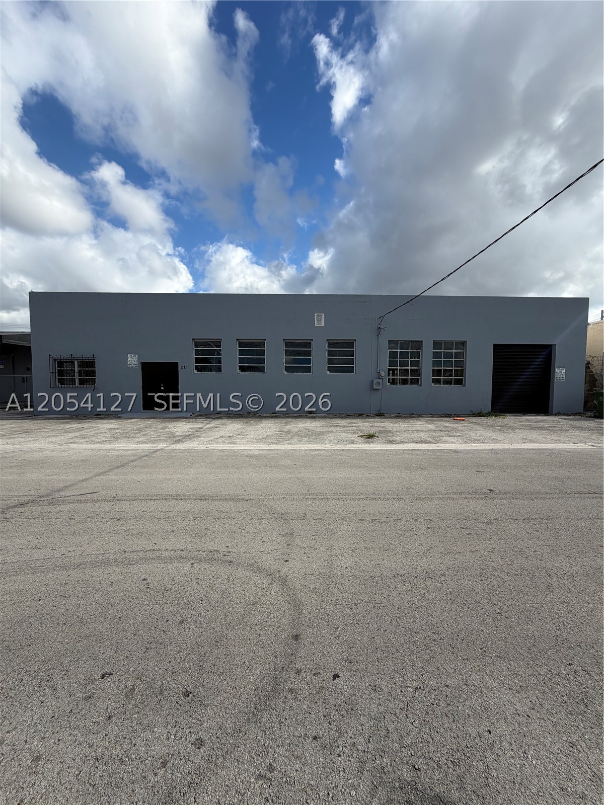 211 W 22nd St — photo