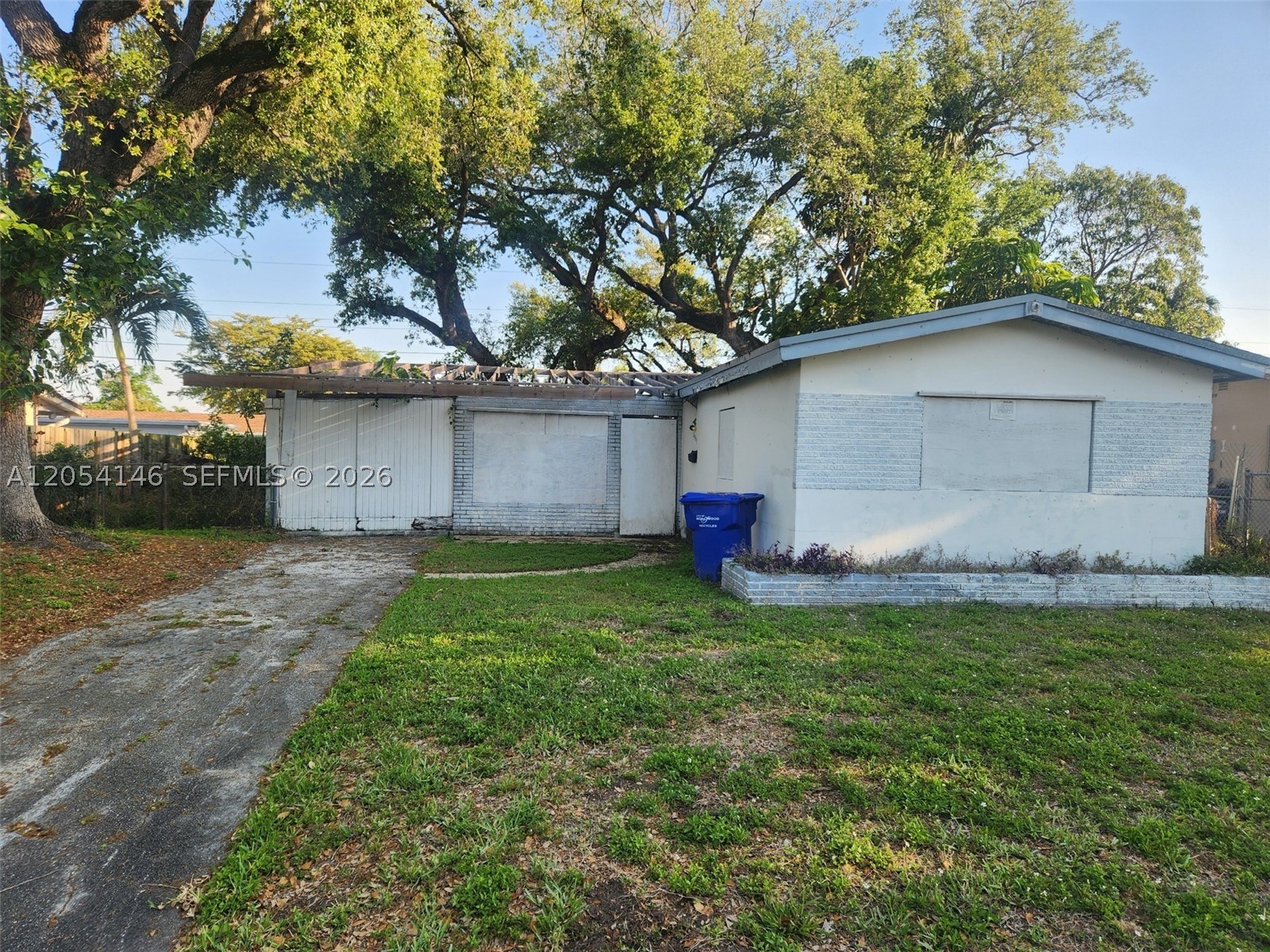 6331 Harding St — photo