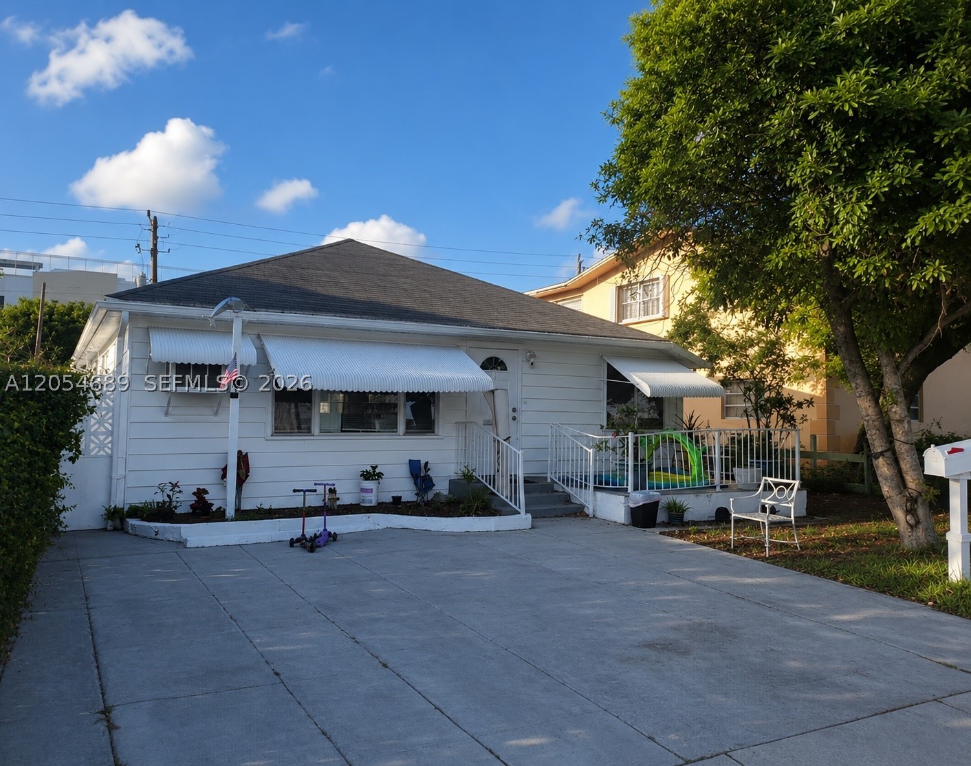 1711 Jackson St — photo