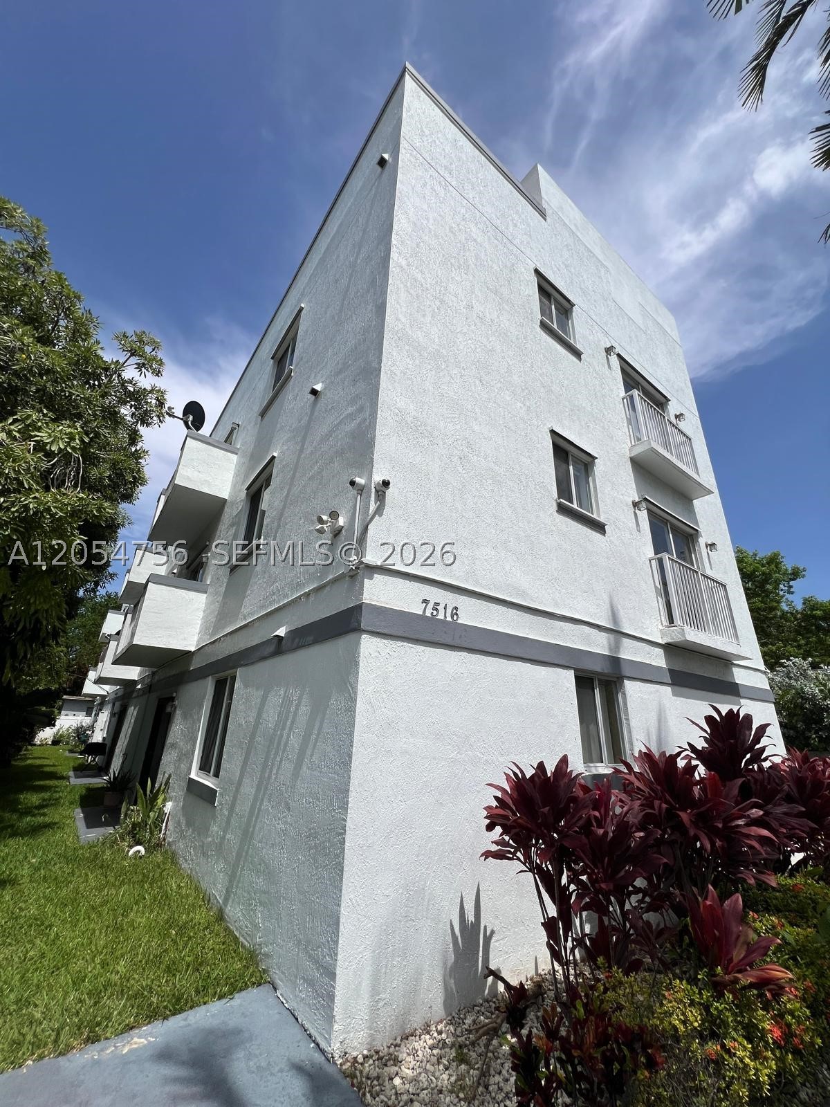7516 NE 1st Ave 203 — photo