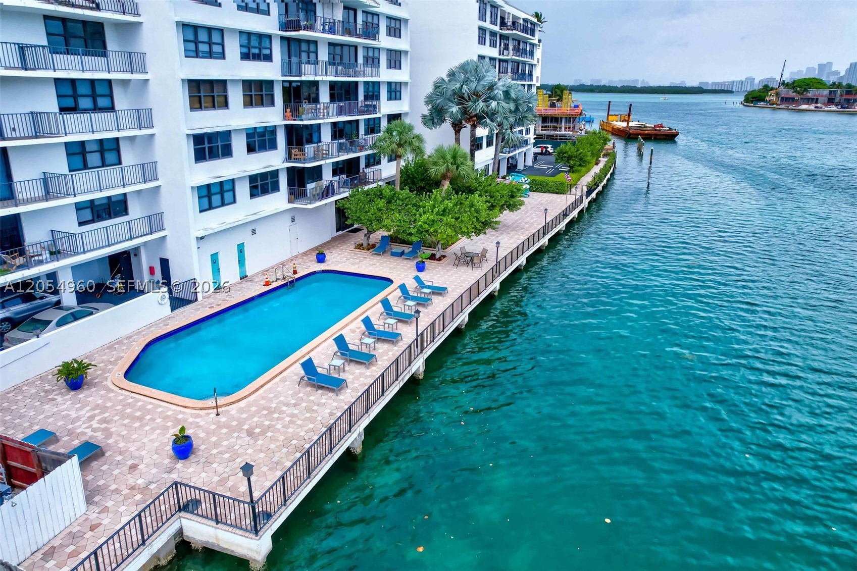 10101 E Bay Harbor Dr 502 — photo