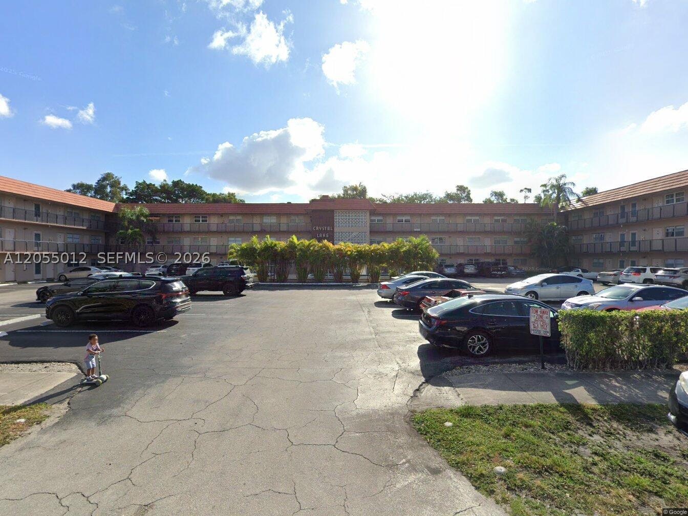 3930 Crystal Lake Dr 208 — photo