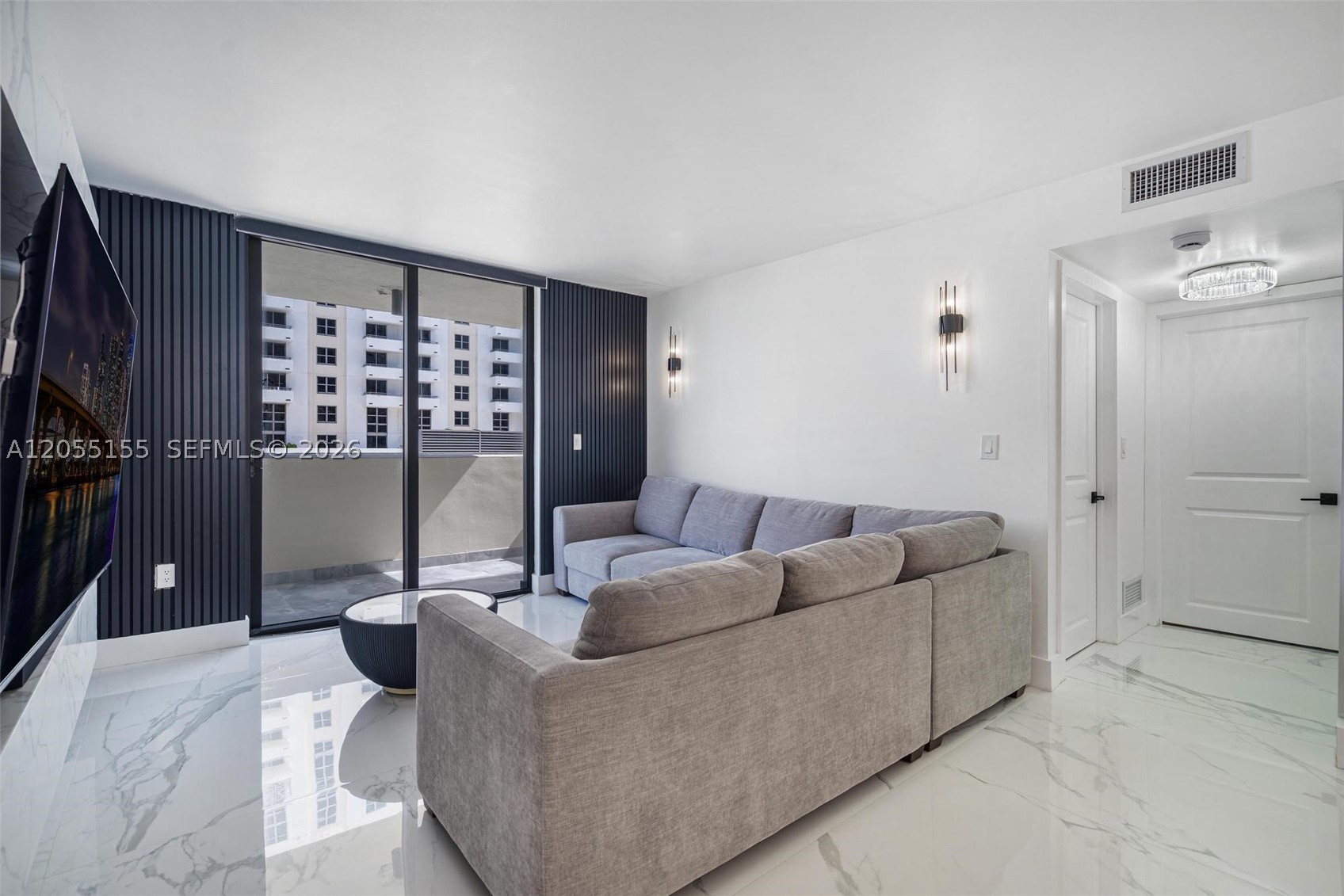 1623 Collins Ave 716 — photo