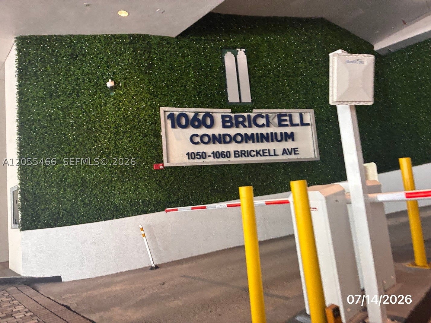 1050 Brickell Ave 1520 — photo