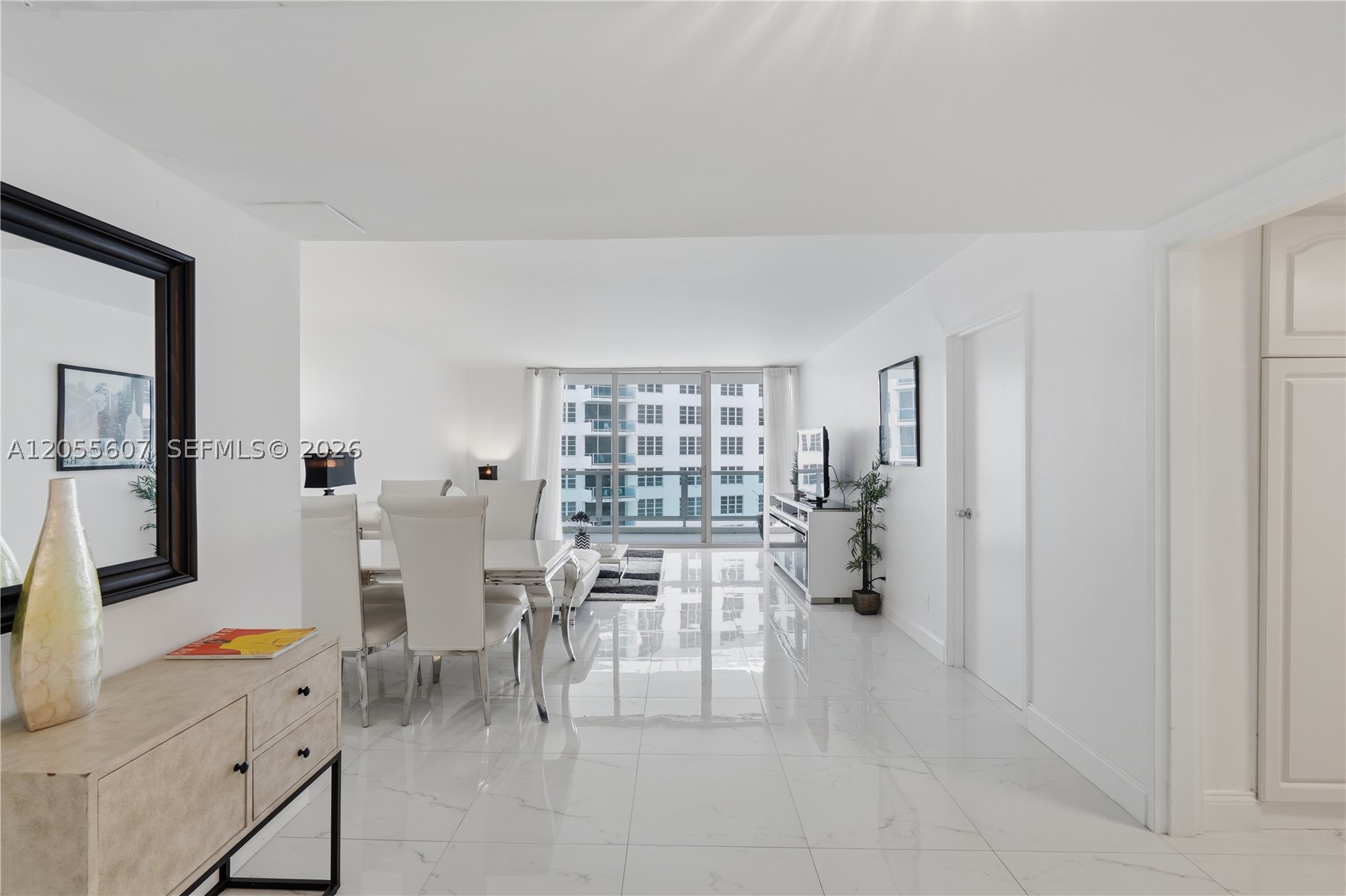 5151 Collins Ave 1027 — photo
