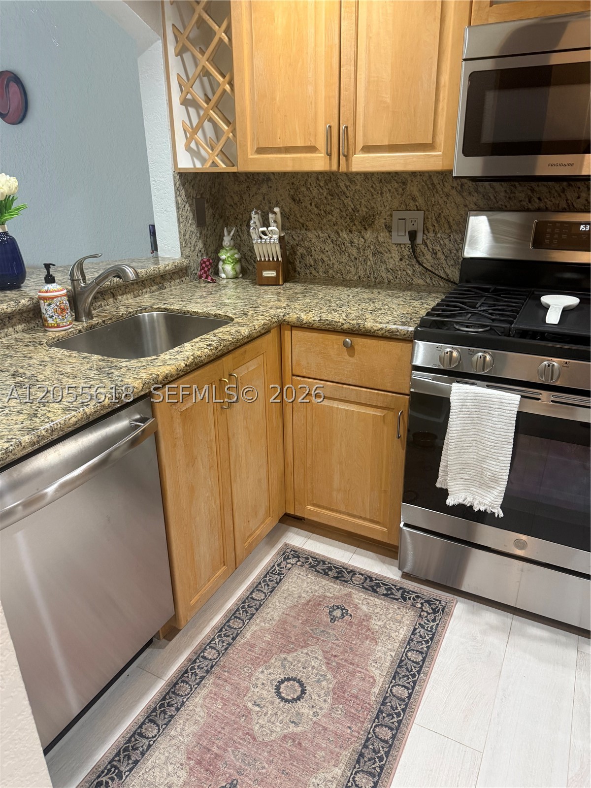 6709 N Kendall Dr 220 — photo