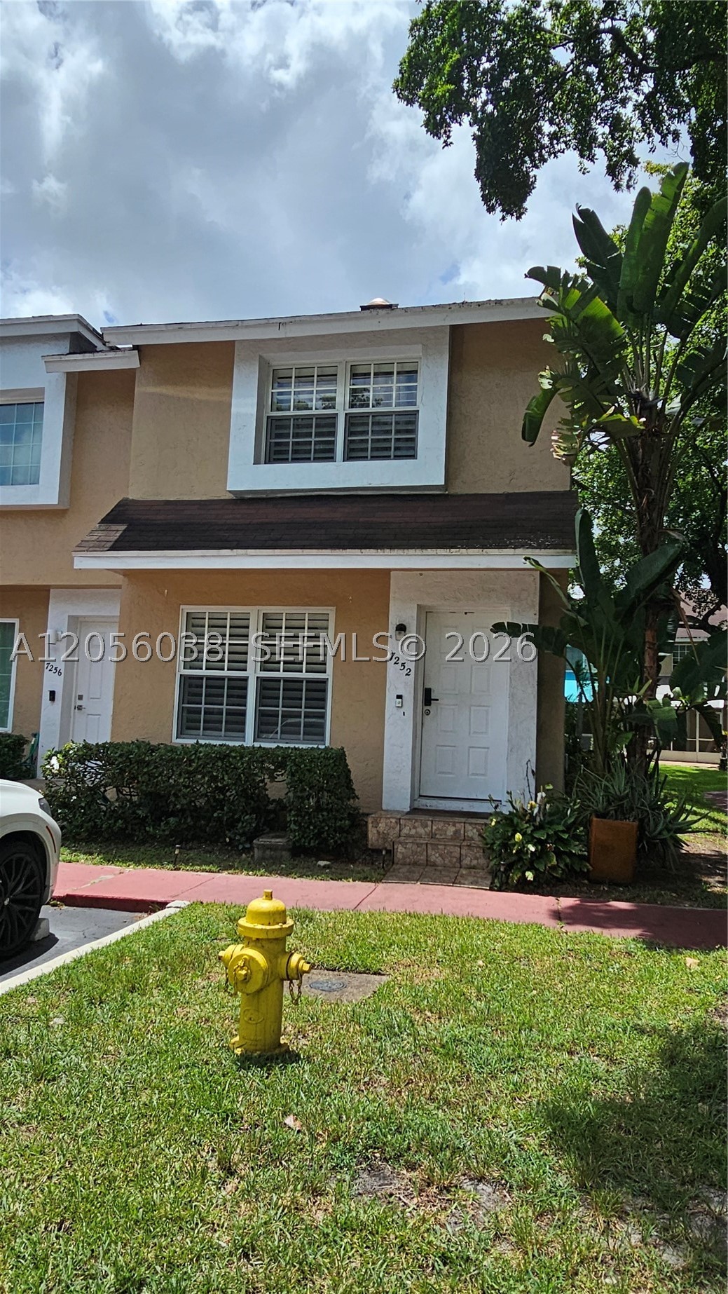 7252 Woodmont Ave — photo