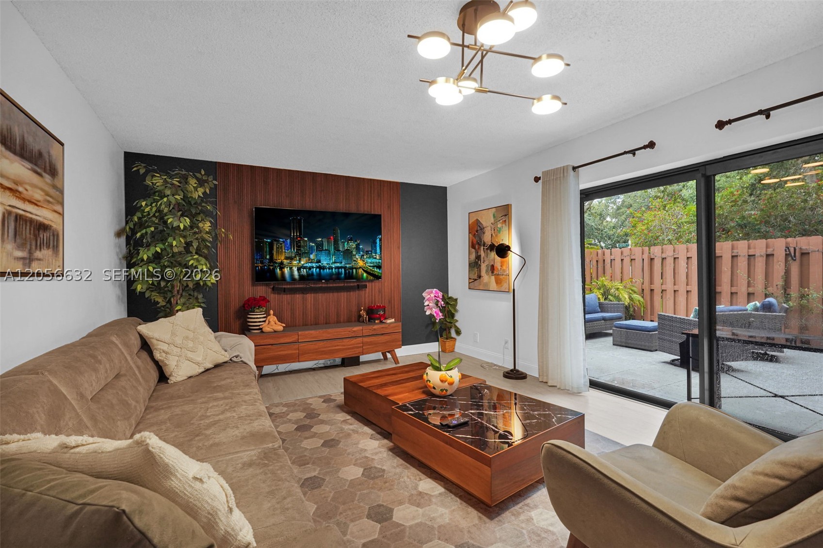 2603 Lakeview Ct — photo