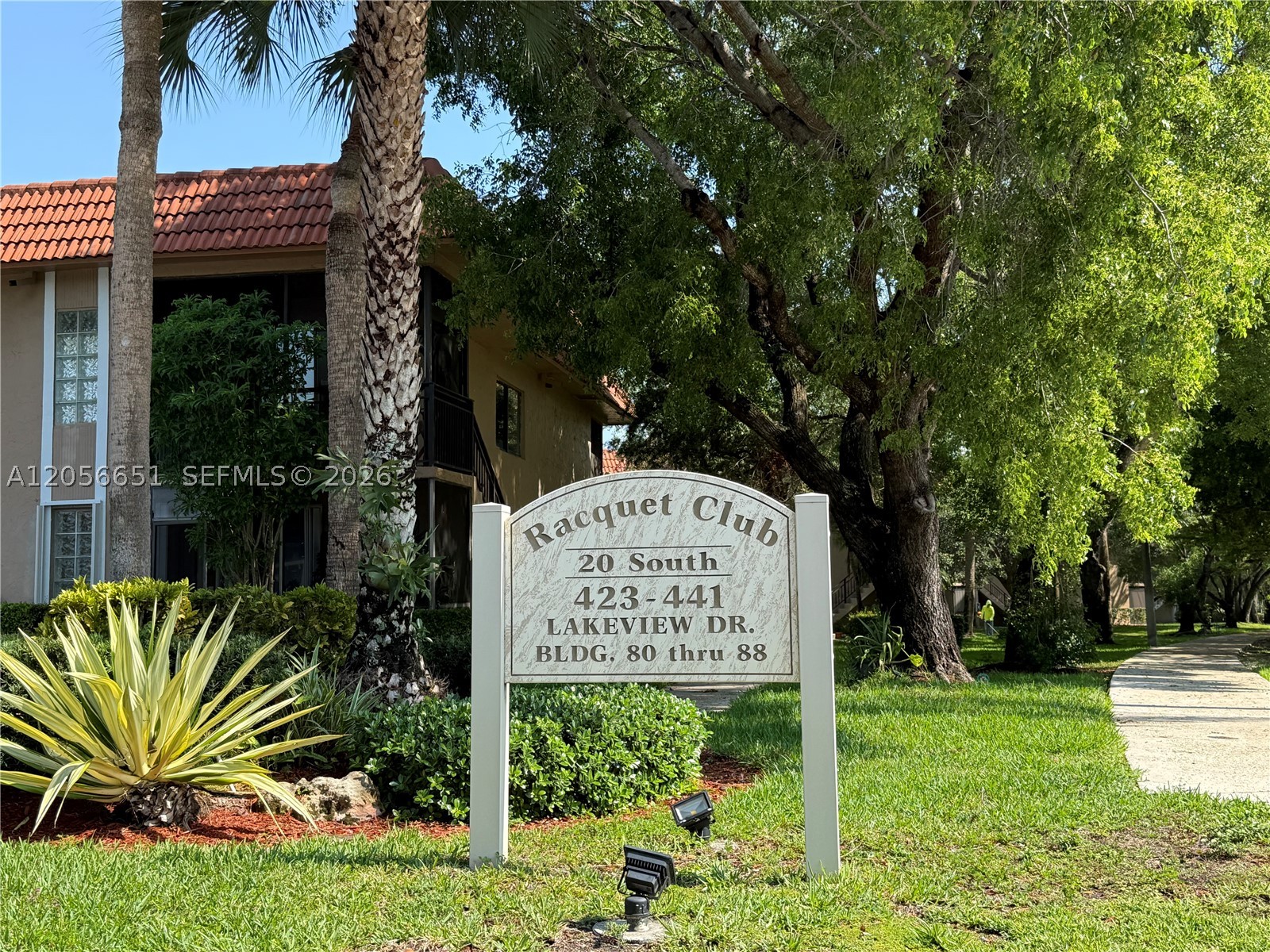 435 Lakeview Dr 201 — photo