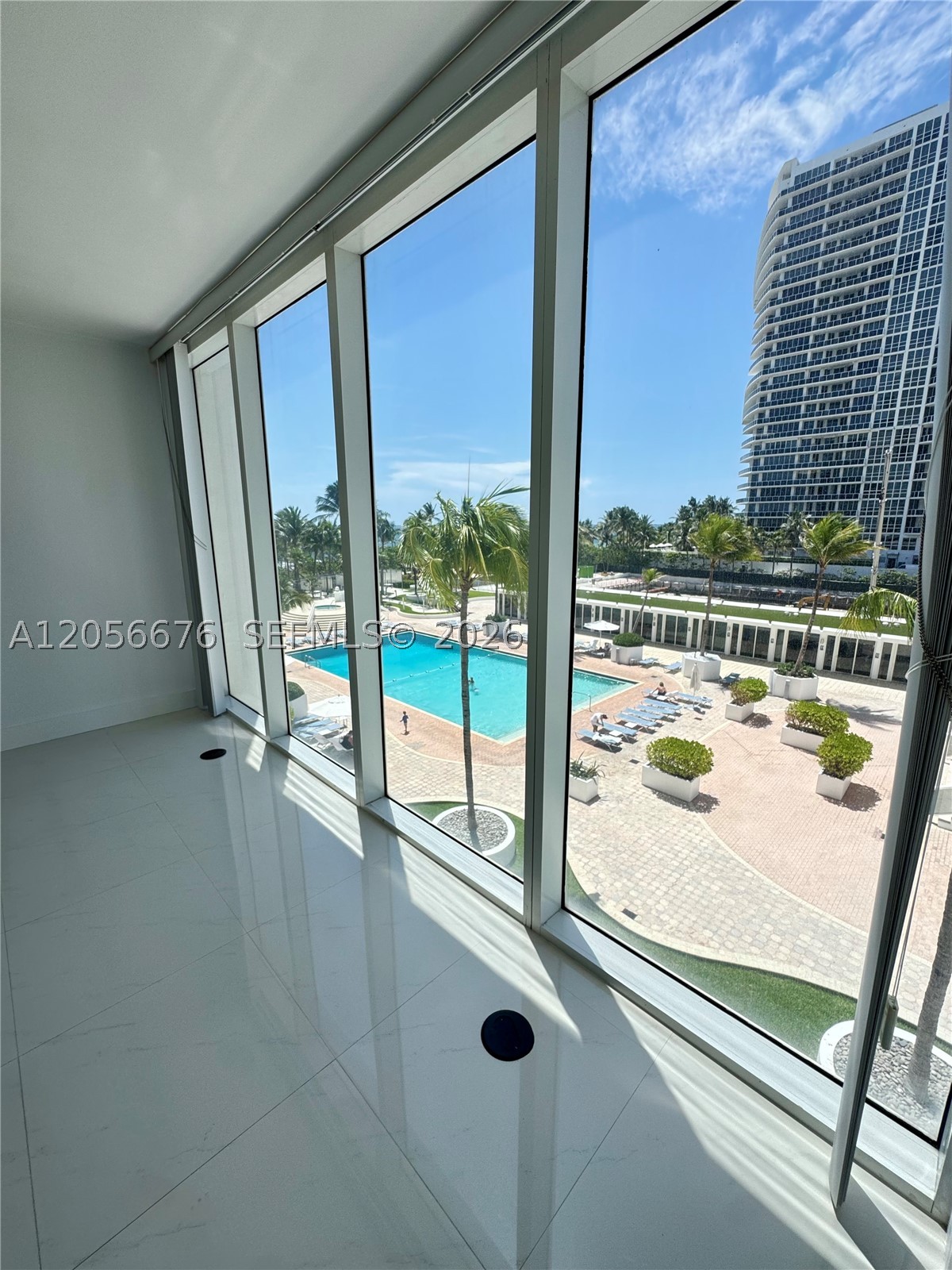 10275 Collins Ave 316 — photo