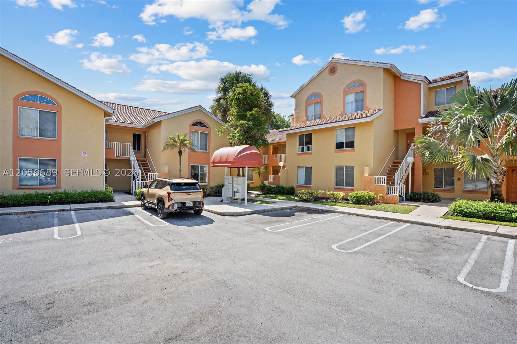 927 Coral Club Dr 927 — photo