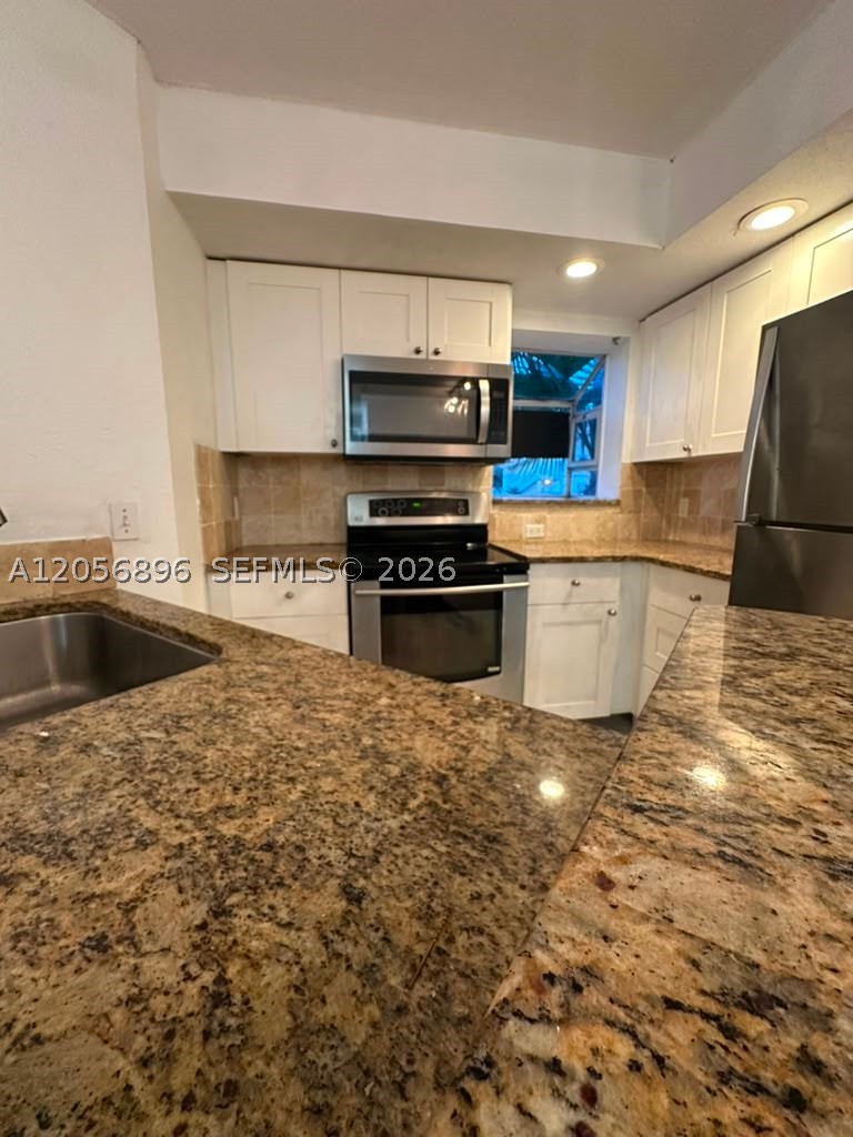 3330 N Pinewalk Dr N 1611 — photo
