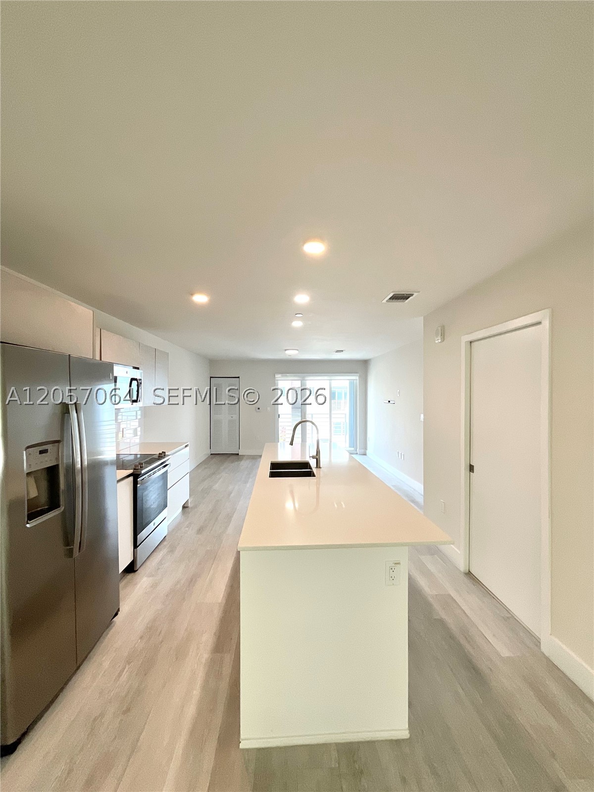 2555 NE 193rd St 2206 — photo
