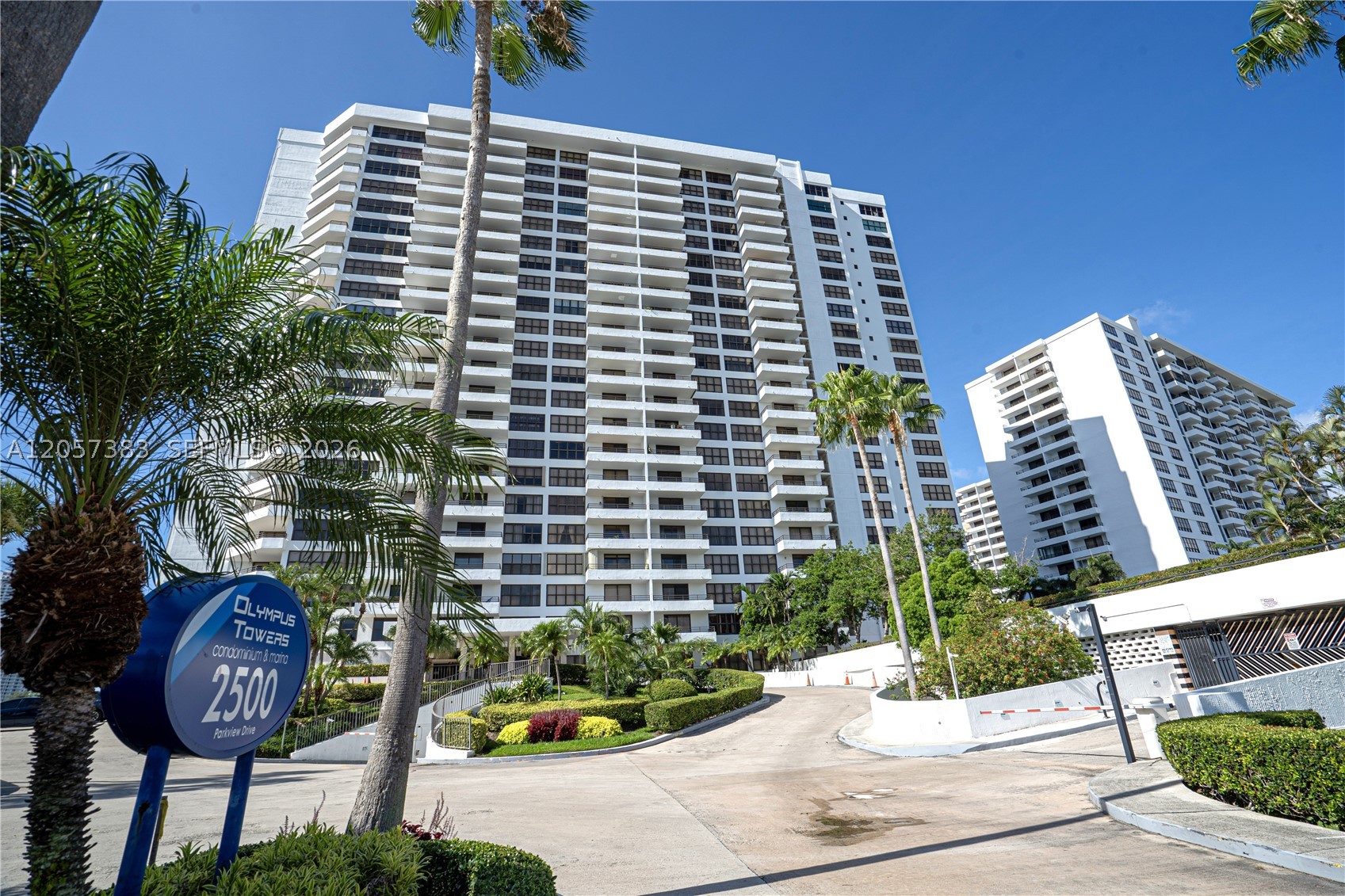 2500 Parkview Dr 616 — photo