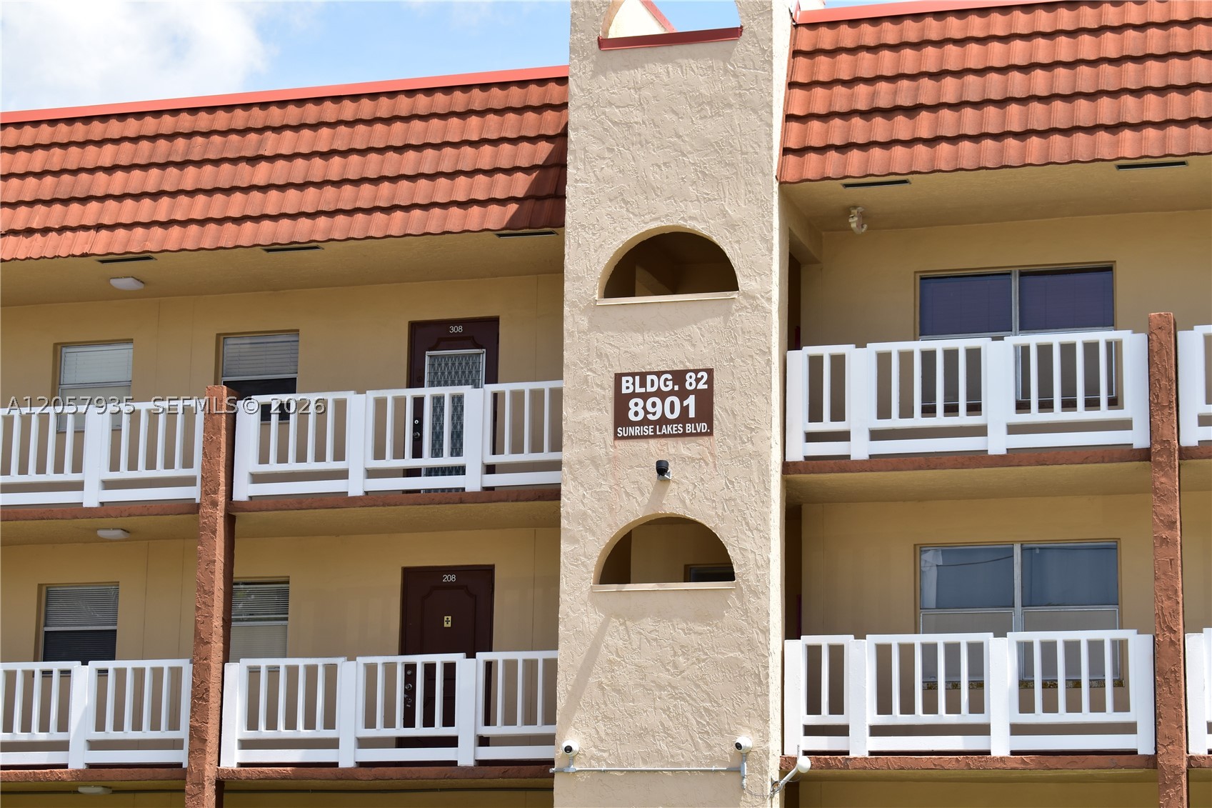 8901 Sunrise Lakes Blvd 211 — photo