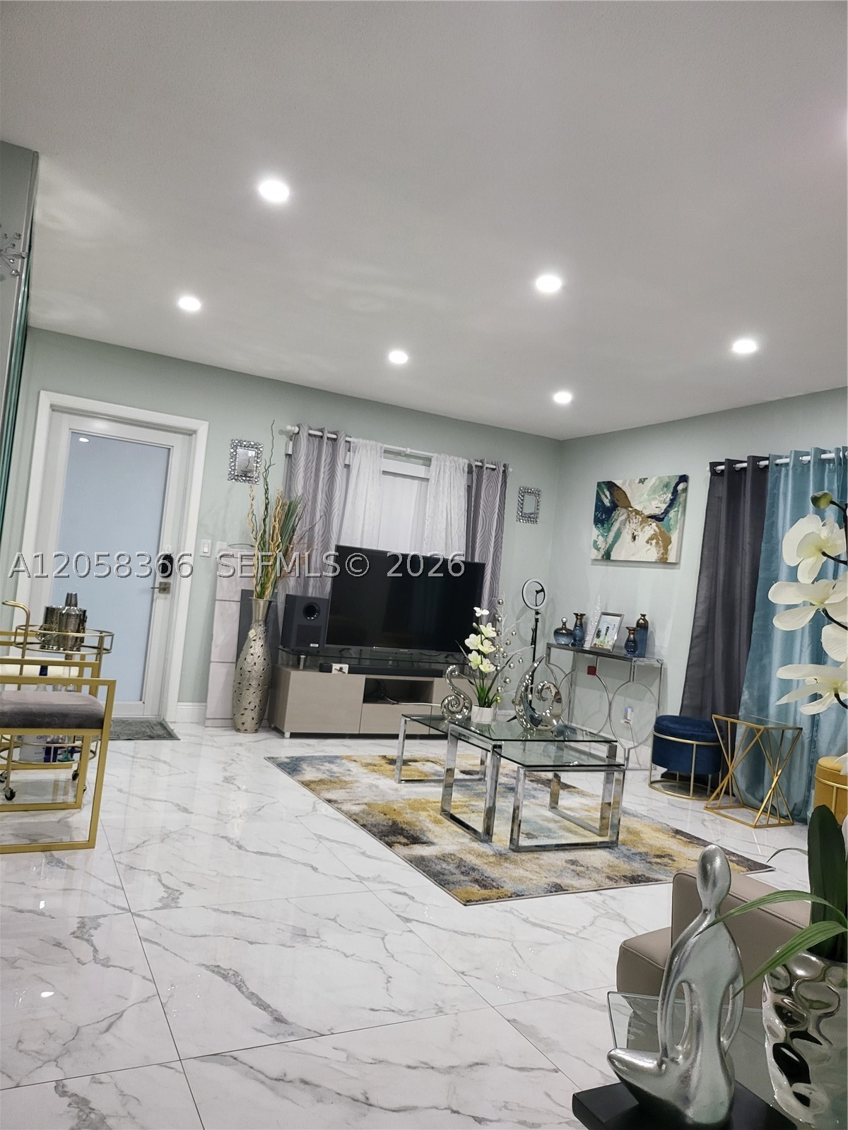 1747 Rodman St 110 — photo