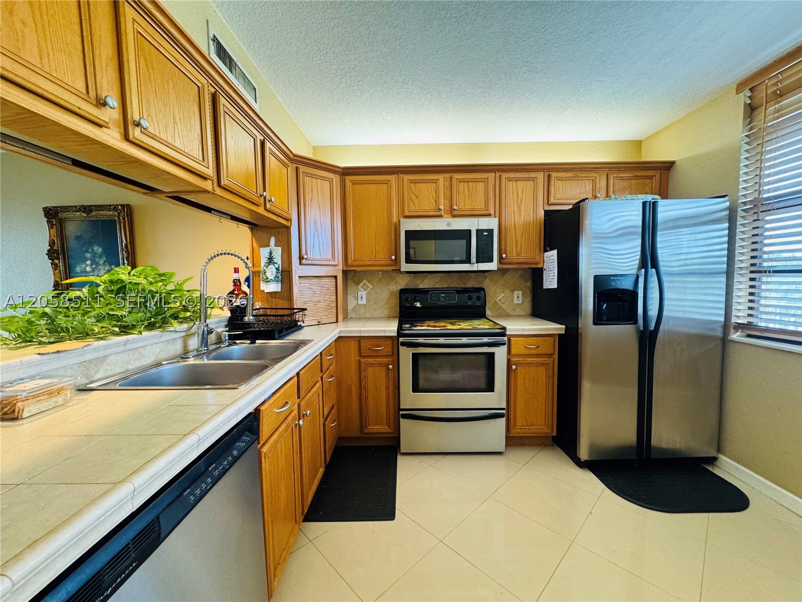1705 Whitehall Dr 401 — photo