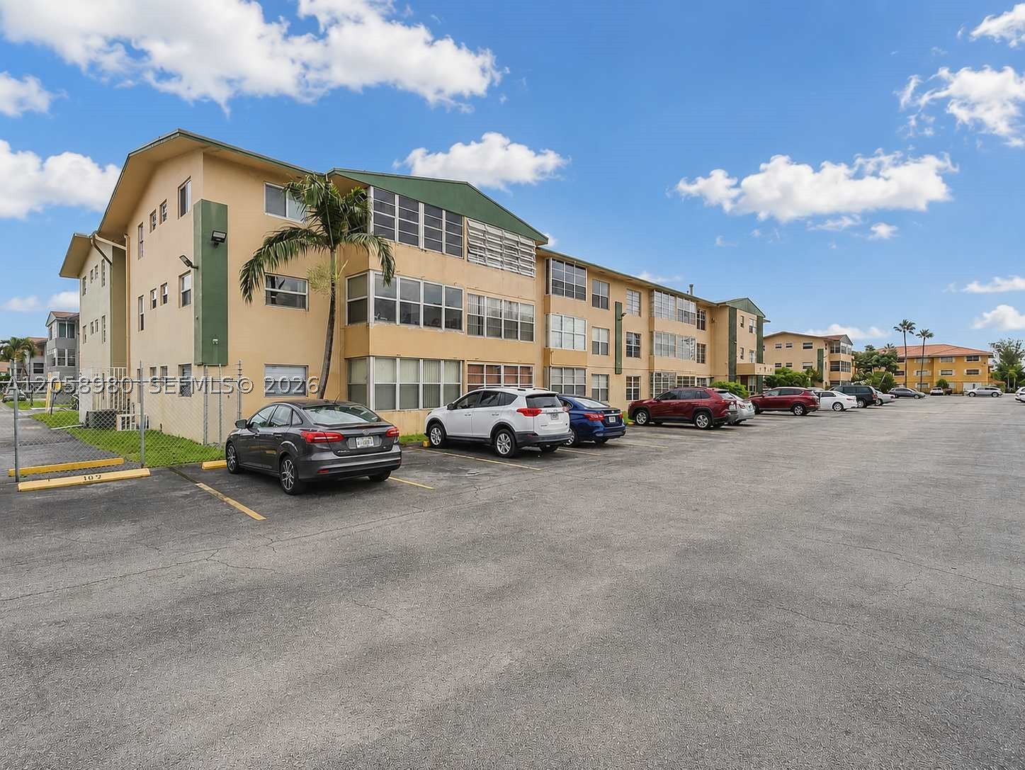 110 Royal Palm Rd 208 — photo