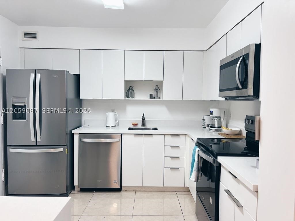 5161 Collins Ave 1510 — photo
