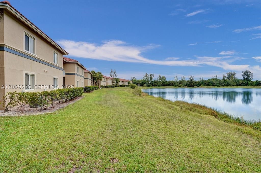 1169 Golden Lakes Blvd 1123 — photo