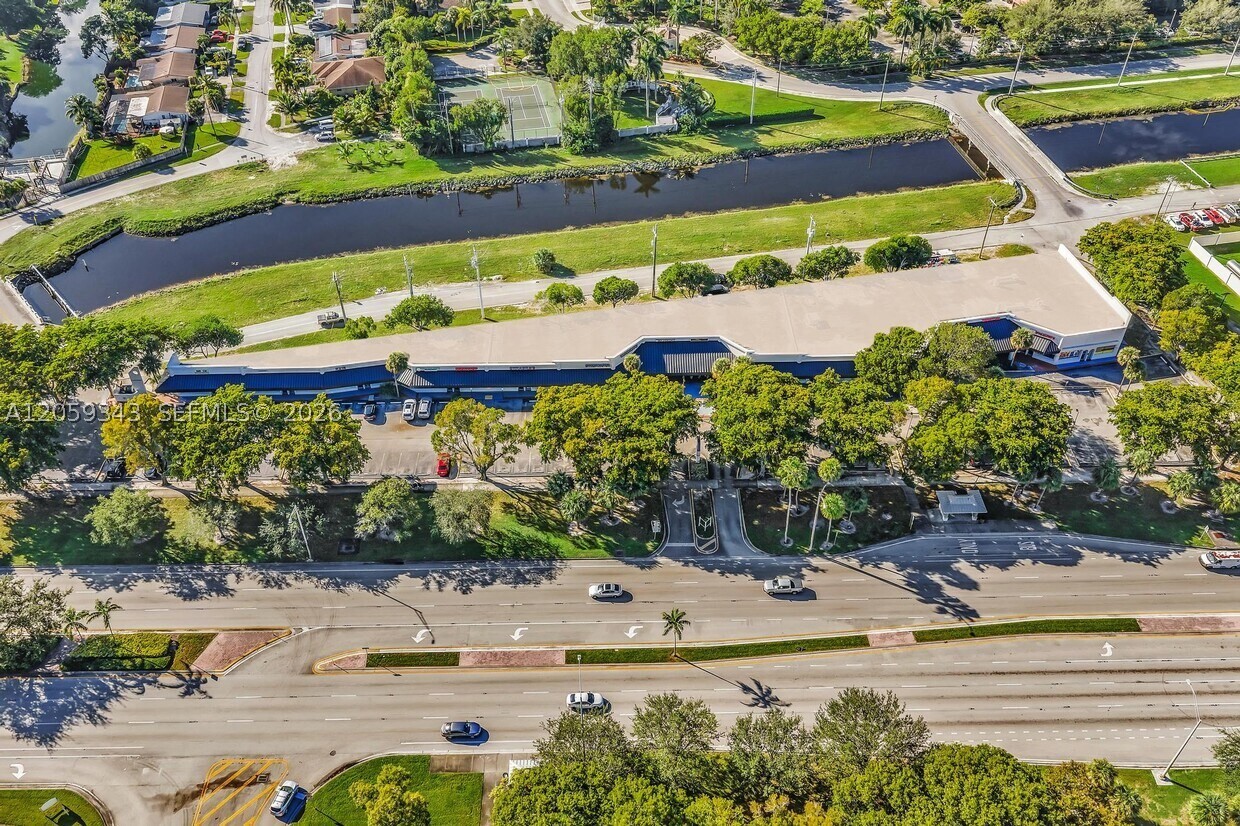 7204 W Oakland Park Blvd — photo