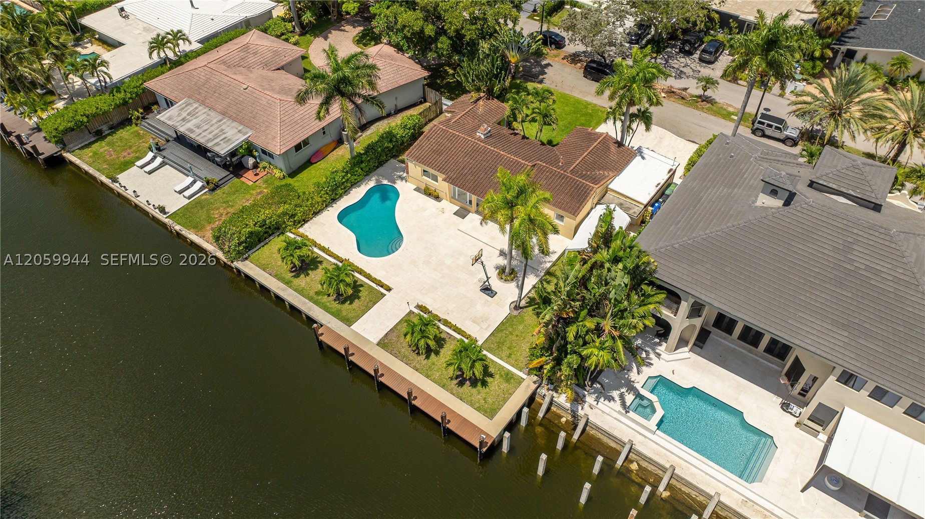 330 Coconut Isle Dr — photo