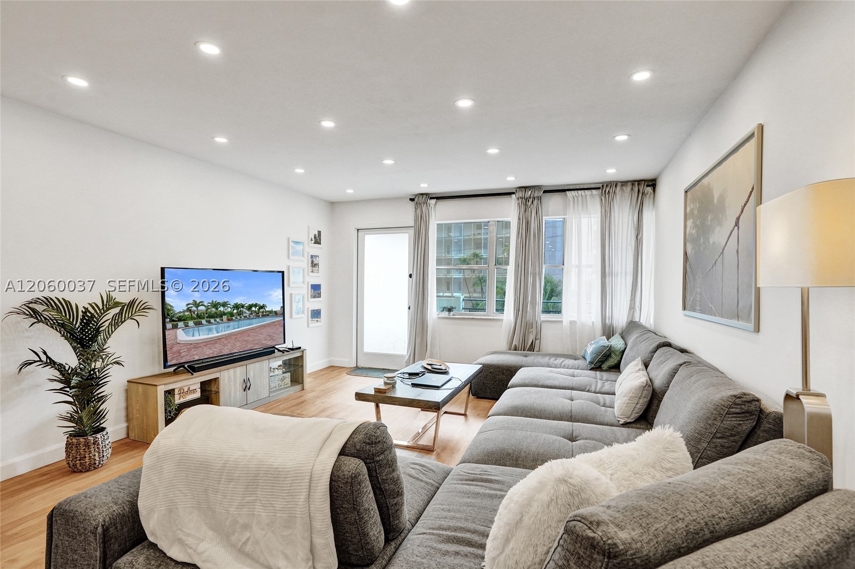 401 Golden Isles Dr Unit 302 — photo