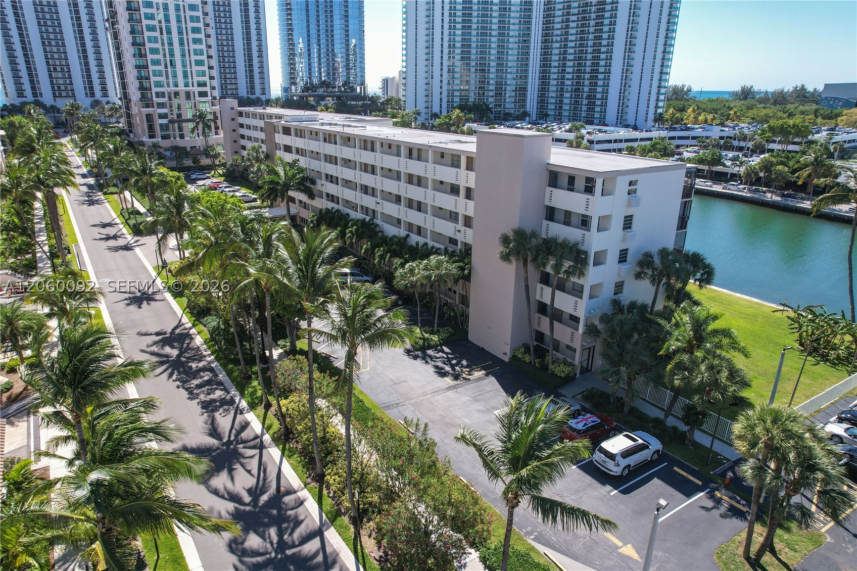 220 Kings Point Dr 211 — photo