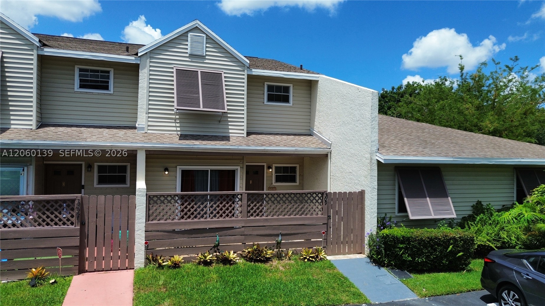 309 W Hemingway Cir — photo