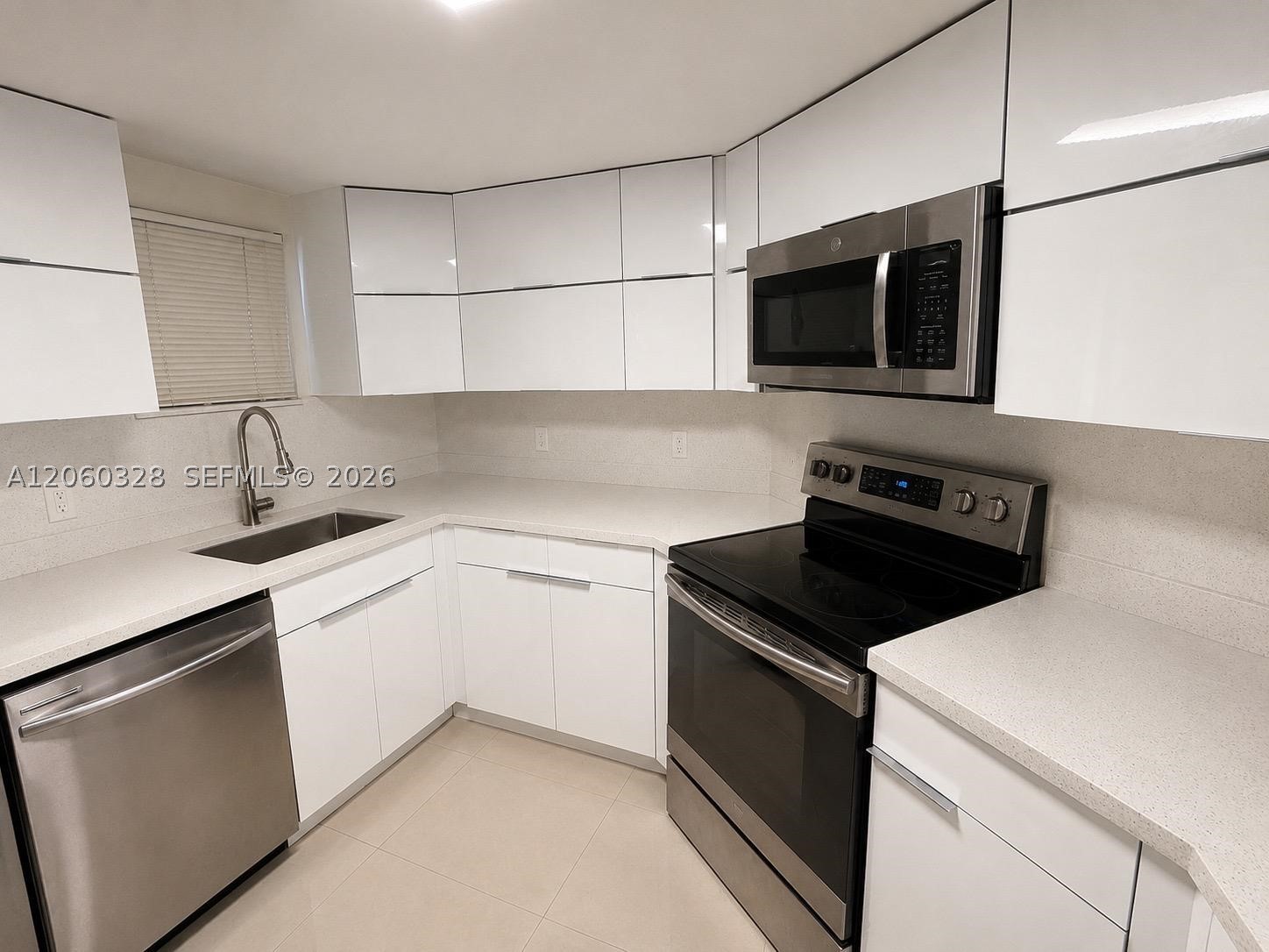 8255 Lake Dr 107 — photo