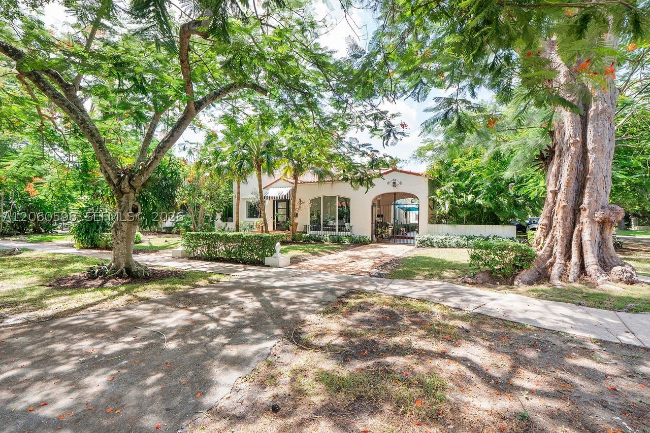 1042 Sorolla Ave — photo