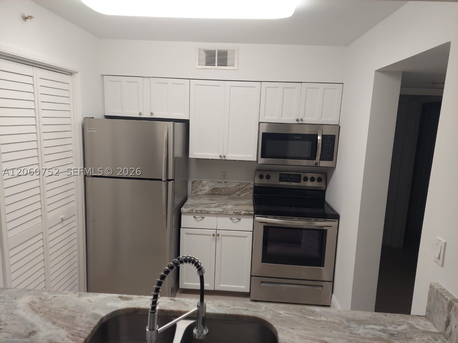 800 Scotia Dr 103 — photo