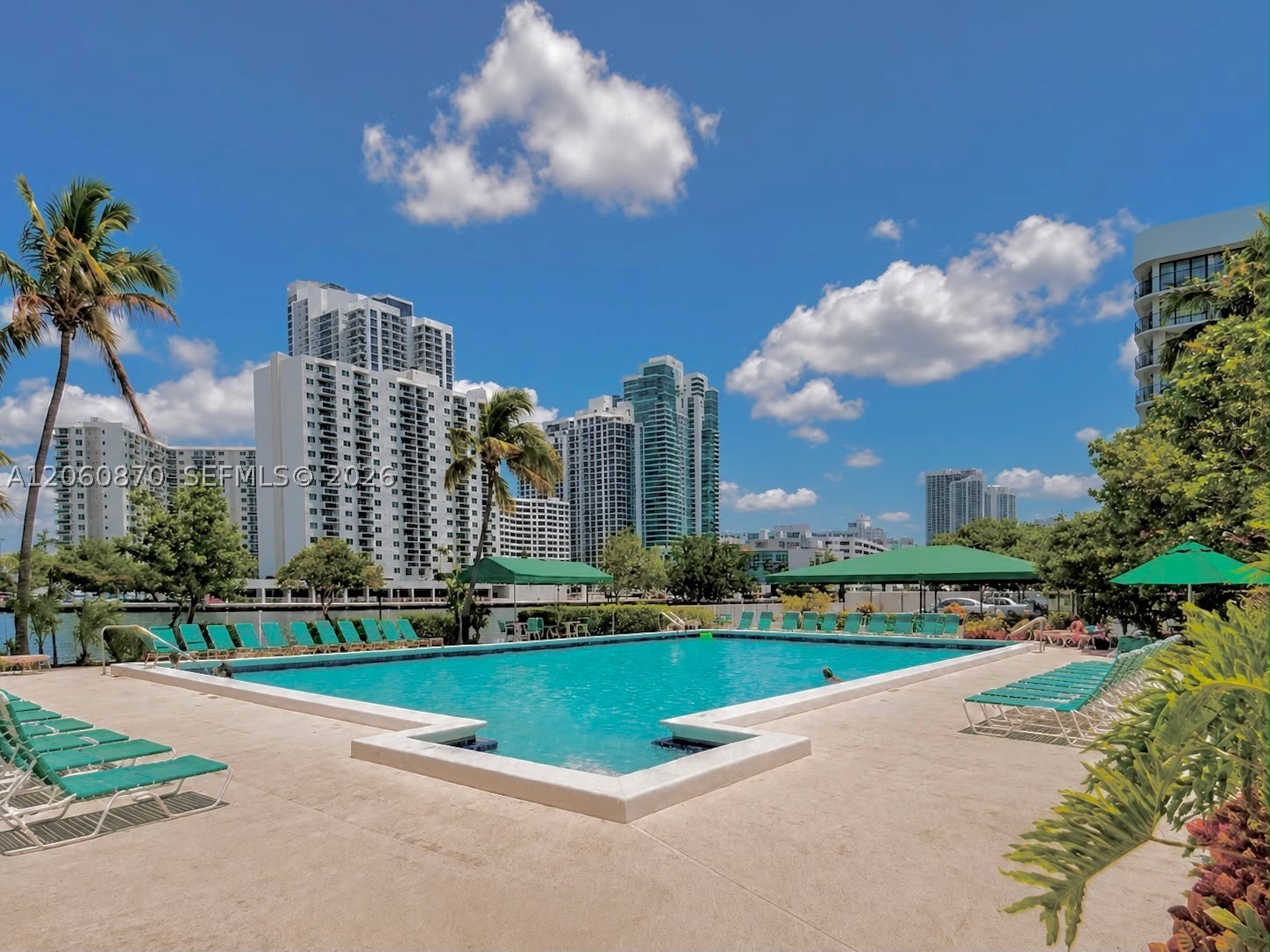 1000 Parkview Dr 505 — photo