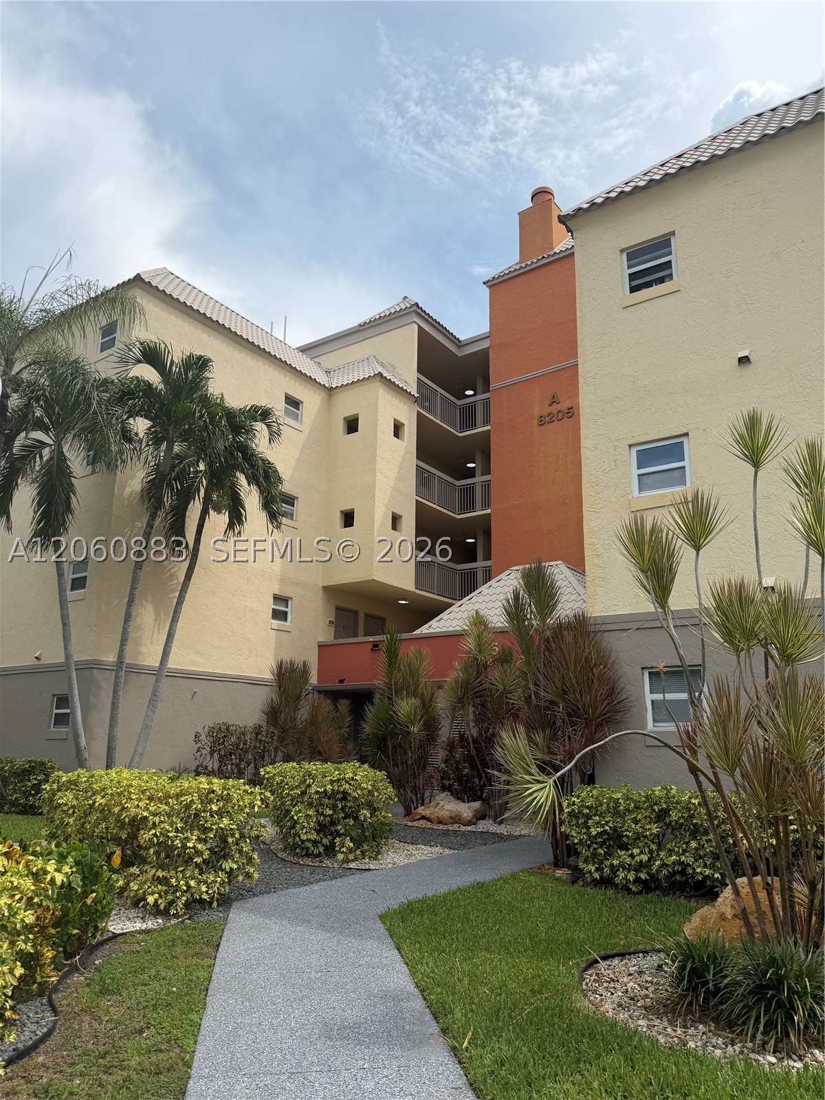 8205 Lake Dr 306 — photo