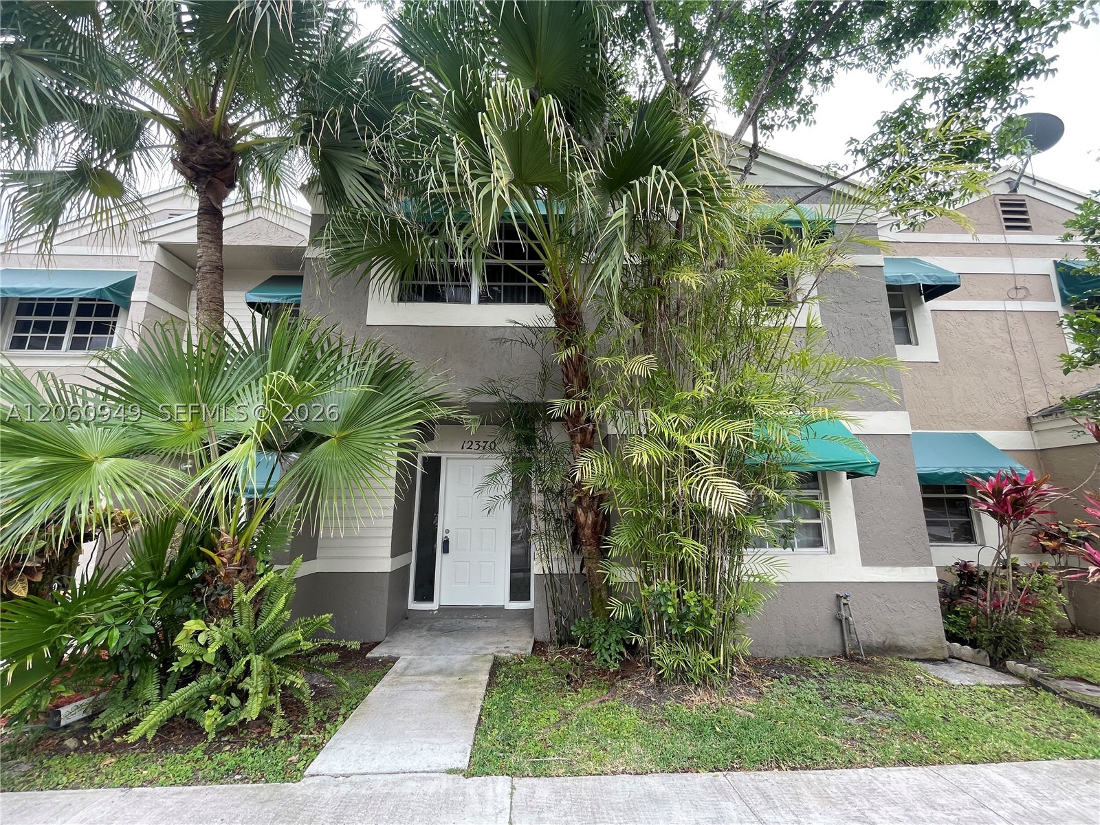 12370 SW 52nd Place — photo