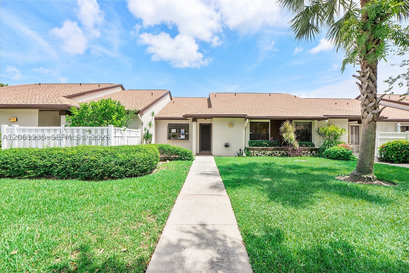 3342 Carambola Cir S — photo