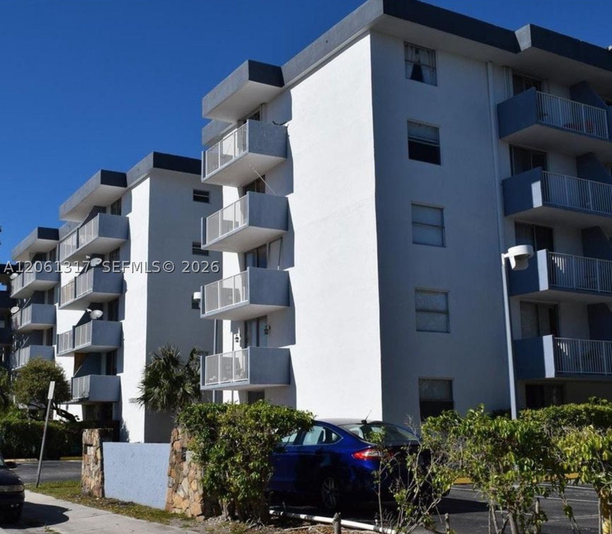 1801 S Treasure Dr 115 — photo