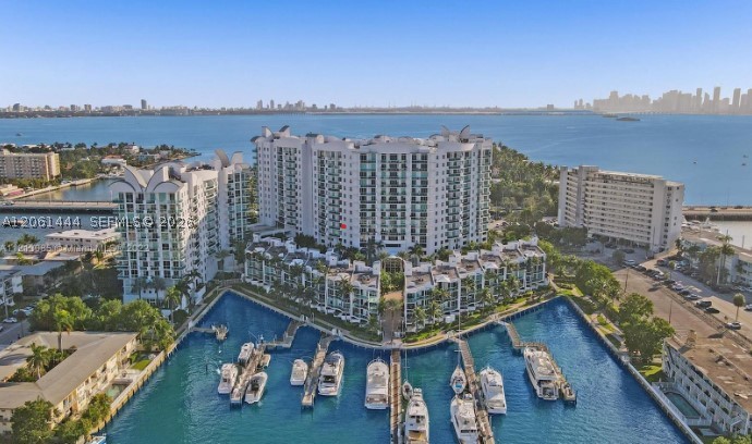 7910 W Harbor Island Dr 708 — photo