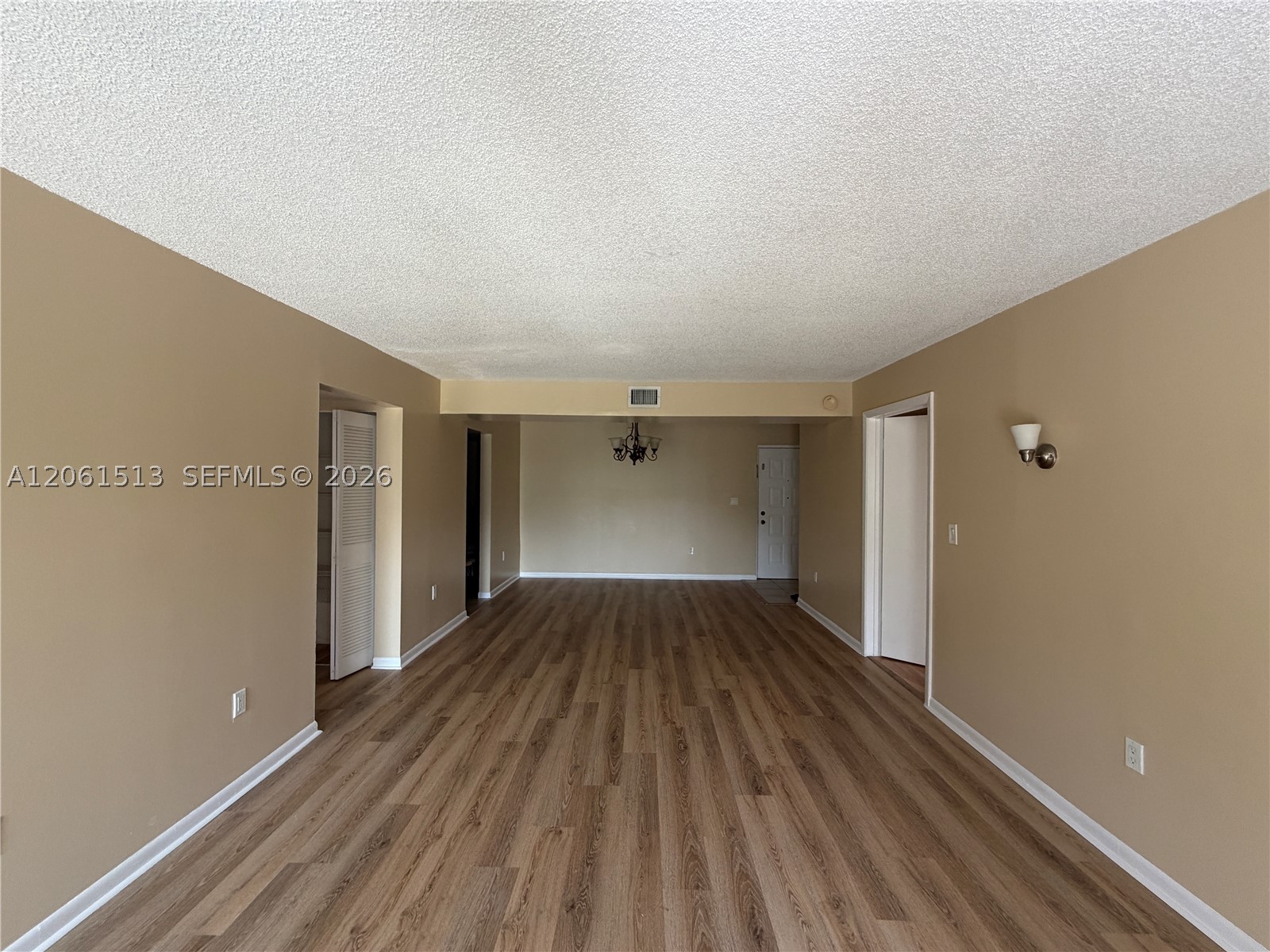 711 N Pine Island Rd 121 — photo