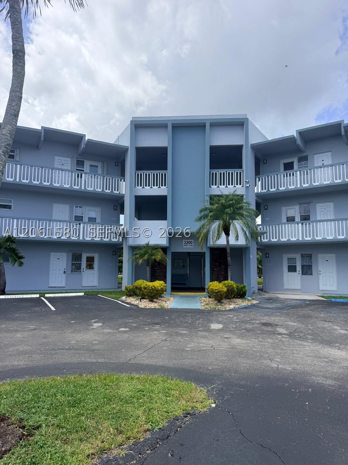 2200 Park Ln Unit 311 — photo